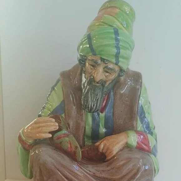 Vintage Royal Doulton Figure Cobbler HN 1706 1935-1969 by C J Noke - Picture 1 of 13
